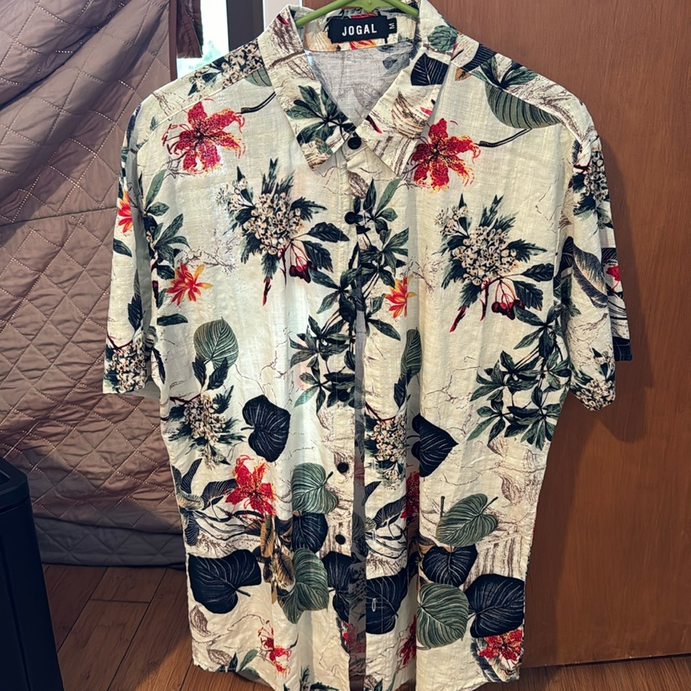 Jogal. Custom fitted sleeves. Size medium